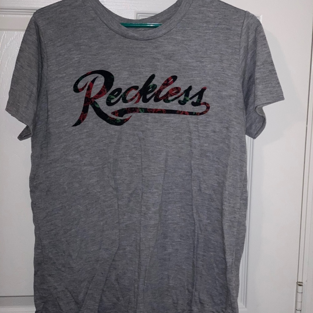 grey young & reckless tee